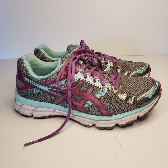 asics running shoes size 3